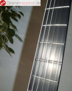 Gitarrenhals und Griffbrett aus Carbon