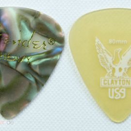 Clayton USA Plektrum Tropfenform Ultem Größenvergleich